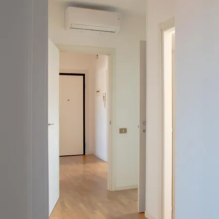 Welc-om Toti Station Flat Apartment