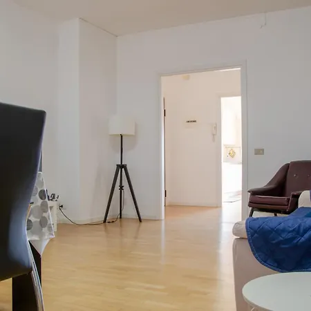 Welc-om Toti Station Flat Apartment