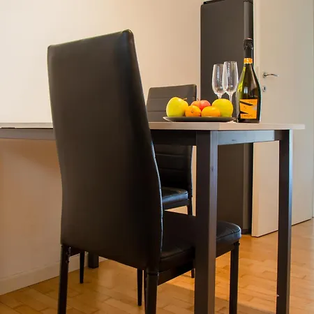 Welc-om Toti Station Flat Apartment