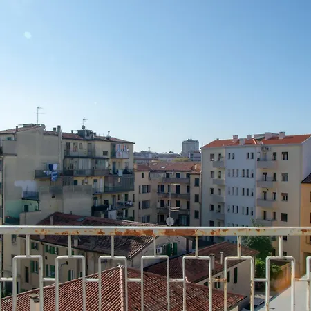 Apartment Welc-om Toti Station Flat